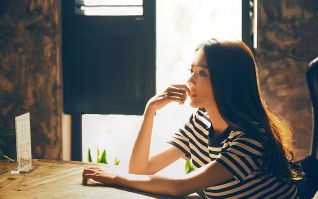 孤独的生活也可以充实快乐，12星座该如何面对孤独感？