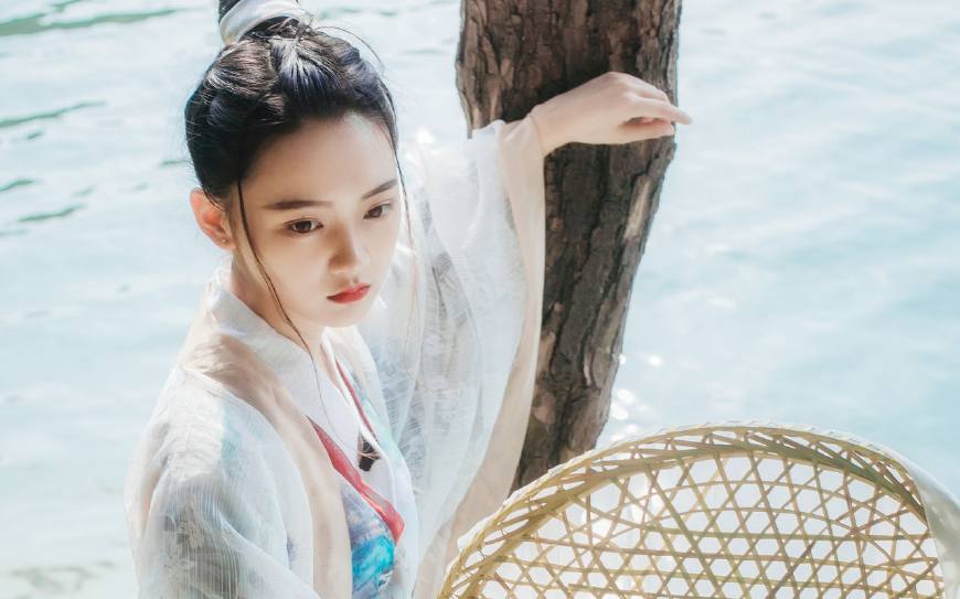 平凡的外貌,善良的心,自信又有才的星座女生