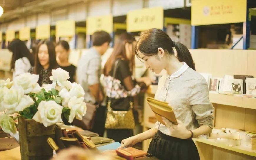 2018年惊喜停不下来,桃花事业双丰收的三大星座!