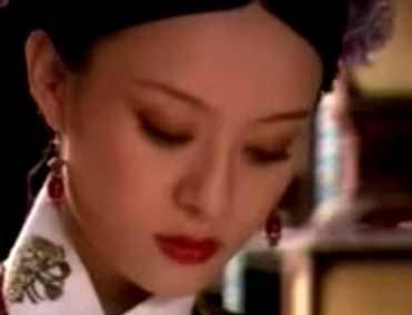 华妃的话真一语成谶,原来这时早预言甄嬛被废离宫,祺嫔一族惨死