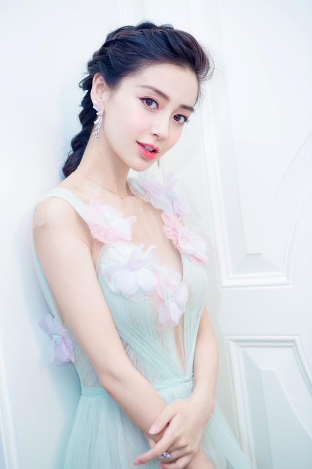 这3大星座女最有大明星命，气质佳人缘好，天生一张明星脸！