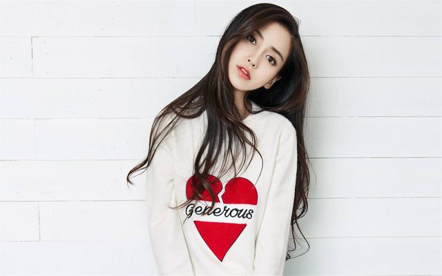 天生魅力无穷,被男生视为理想对象的星座女