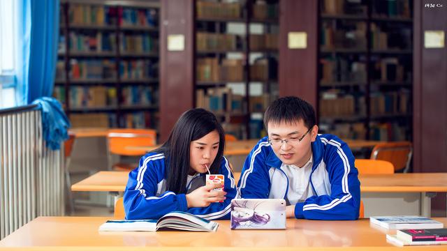 永远不会忘记校园里那段恋情的五大星座