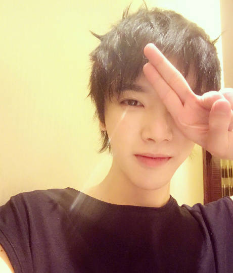 水瓶座 华晨宇 热情帅气的男神~