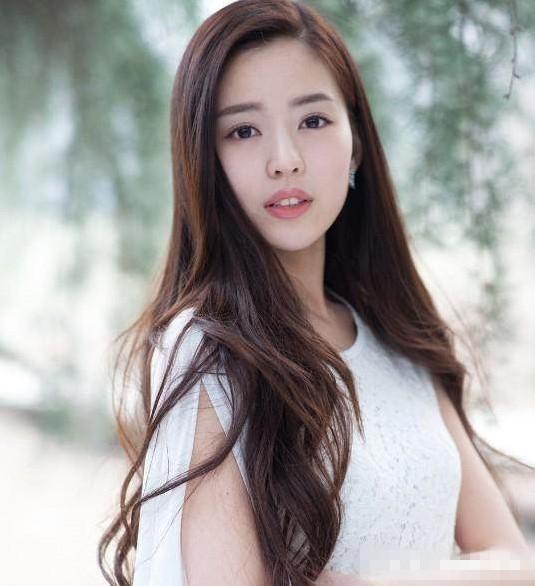 天生自带光环,气场超级强大的三大星座女,最让人羡慕不已!