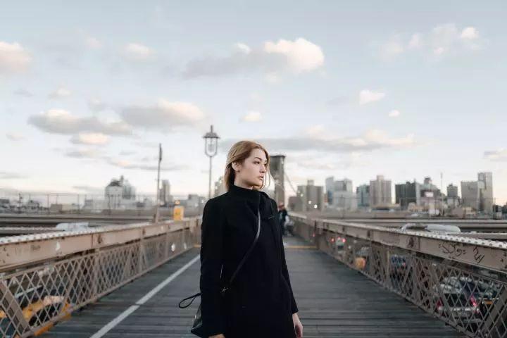 容易一生错爱到底的三种星座女生