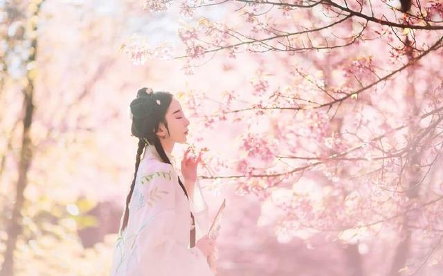 分手后,会再次爱上前任的星座女!