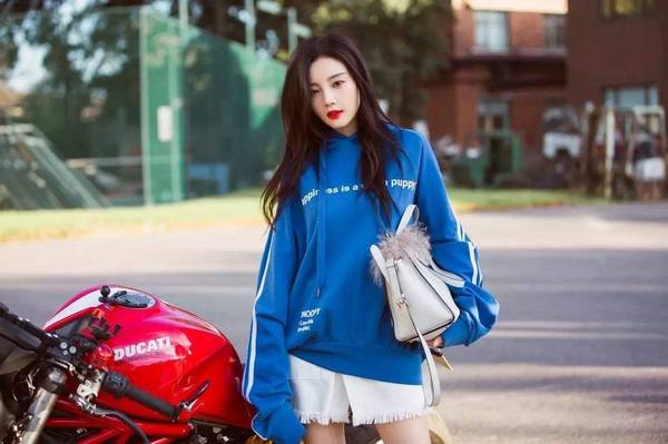 你最喜欢穿哪个色系的衣服，测试你潜在的个性特点！