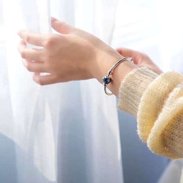 心理测试：4个银手镯，最喜欢哪个？测试出你将来有多少存款