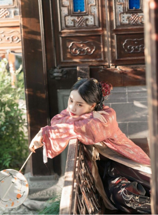 心理测试:4个古风美女,谁在愁思?测你的让步能换来对方理解吗